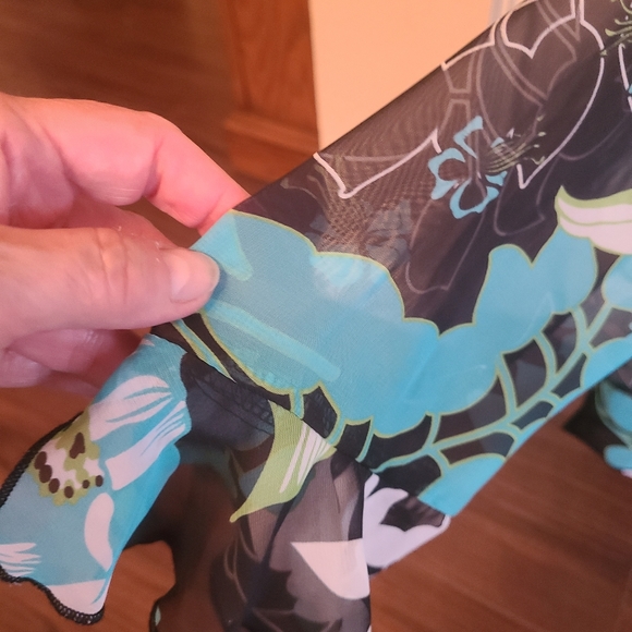 Sheer floral top. - Picture 3 of 3